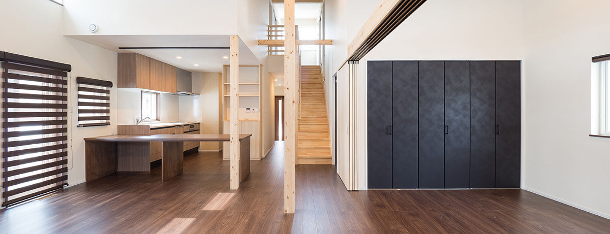 晃和住宅 【ウッドデッキ×広々LDK×無垢材】家に居ながら自然を感じられる家の建築実例画像3