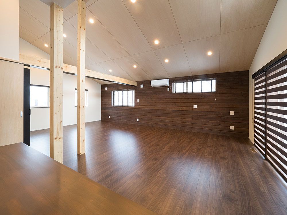 晃和住宅 【ウッドデッキ×広々LDK×無垢材】家に居ながら自然を感じられる家の建築実例画像4