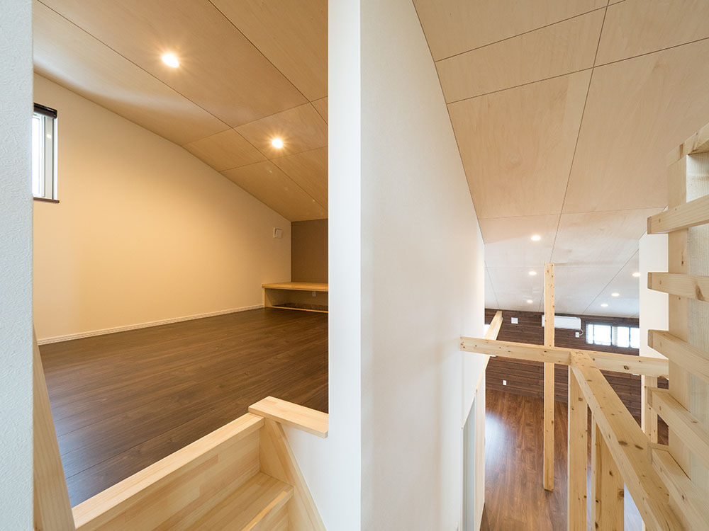 晃和住宅 【ウッドデッキ×広々LDK×無垢材】家に居ながら自然を感じられる家の建築実例画像5