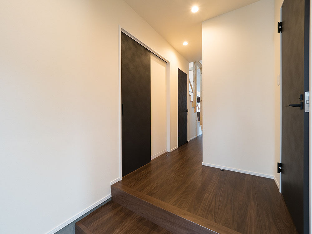 晃和住宅 【ウッドデッキ×広々LDK×無垢材】家に居ながら自然を感じられる家の建築実例画像7