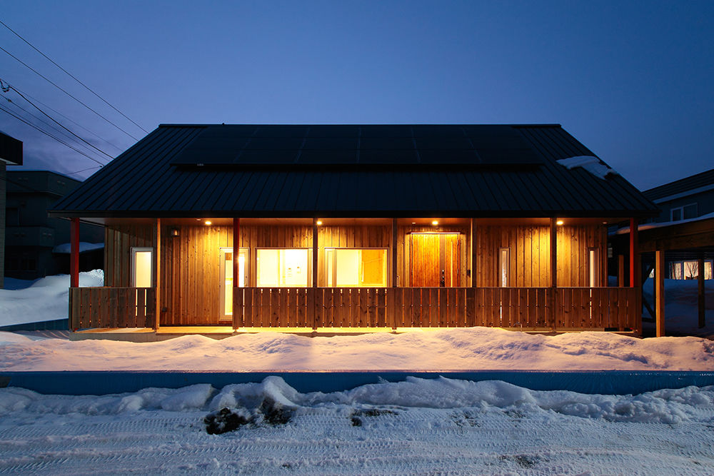 晃和住宅 【札幌市/テラス/ペットと暮らす/太陽光発電】世界にひとつだけ。木の魅力をたっぷり味わえる平屋風住宅の建築実例画像1