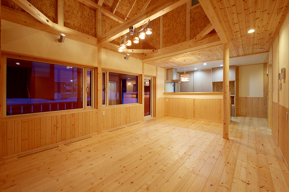 晃和住宅 【札幌市/テラス/ペットと暮らす/太陽光発電】世界にひとつだけ。木の魅力をたっぷり味わえる平屋風住宅の建築実例画像2