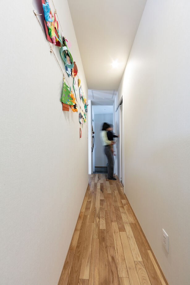 晃和住宅 【吹抜け/スキップ/現し天井】空間がスキップする4層構造　吹抜けの階段、天井は木現しの建築実例画像9