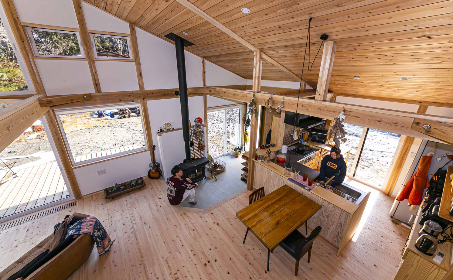 佐七建設 まるで別世界。空を、風を、季節の移り変わりを感じて暮らす。炎を囲み、自然との調和を楽しむ住まいの建築実例画像3