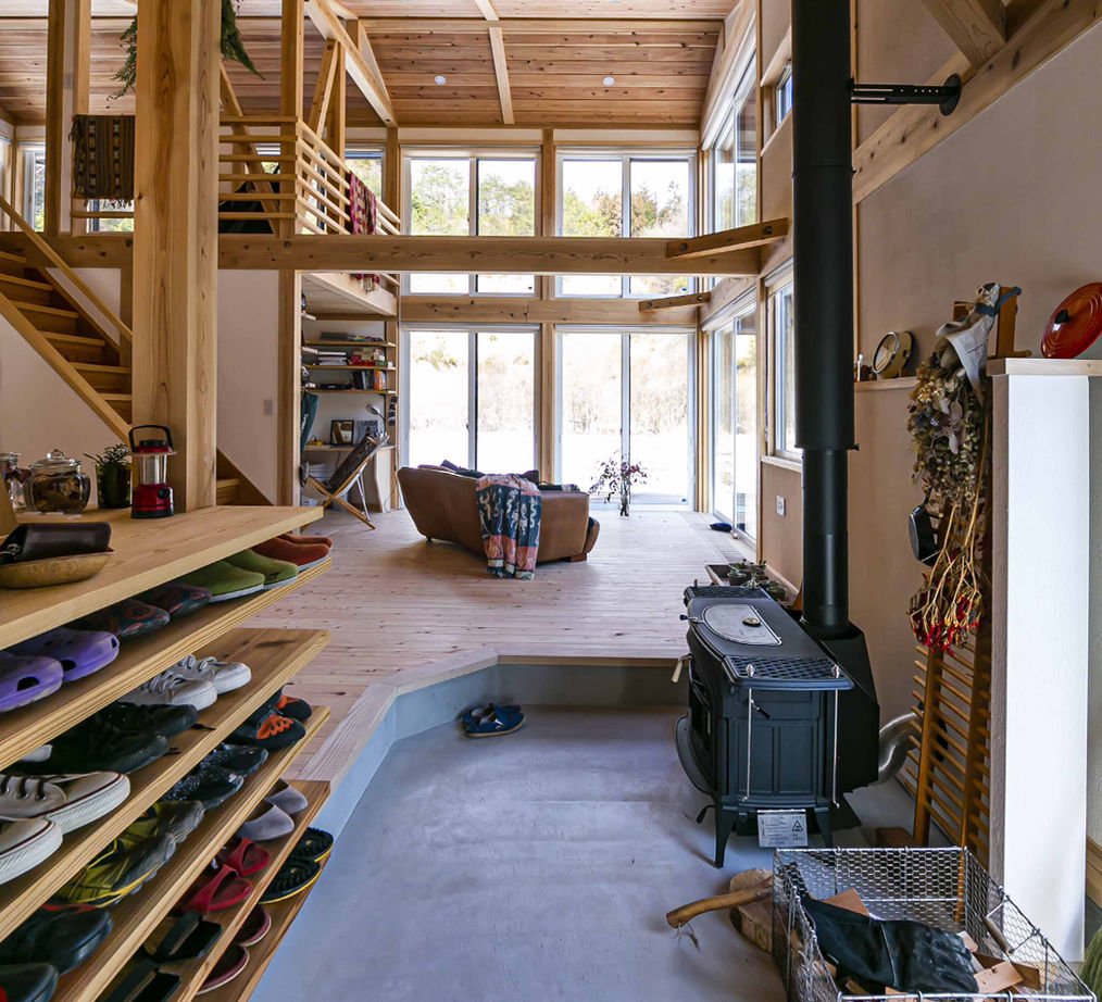 佐七建設 まるで別世界。空を、風を、季節の移り変わりを感じて暮らす。炎を囲み、自然との調和を楽しむ住まいの建築実例画像9