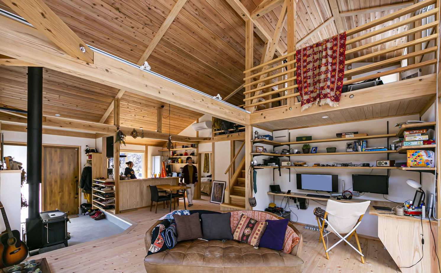 佐七建設 まるで別世界。空を、風を、季節の移り変わりを感じて暮らす。炎を囲み、自然との調和を楽しむ住まいの建築実例画像11