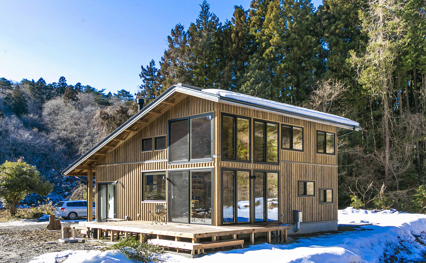 佐七建設 まるで別世界。空を、風を、季節の移り変わりを感じて暮らす。炎を囲み、自然との調和を楽しむ住まいの建築実例画像15