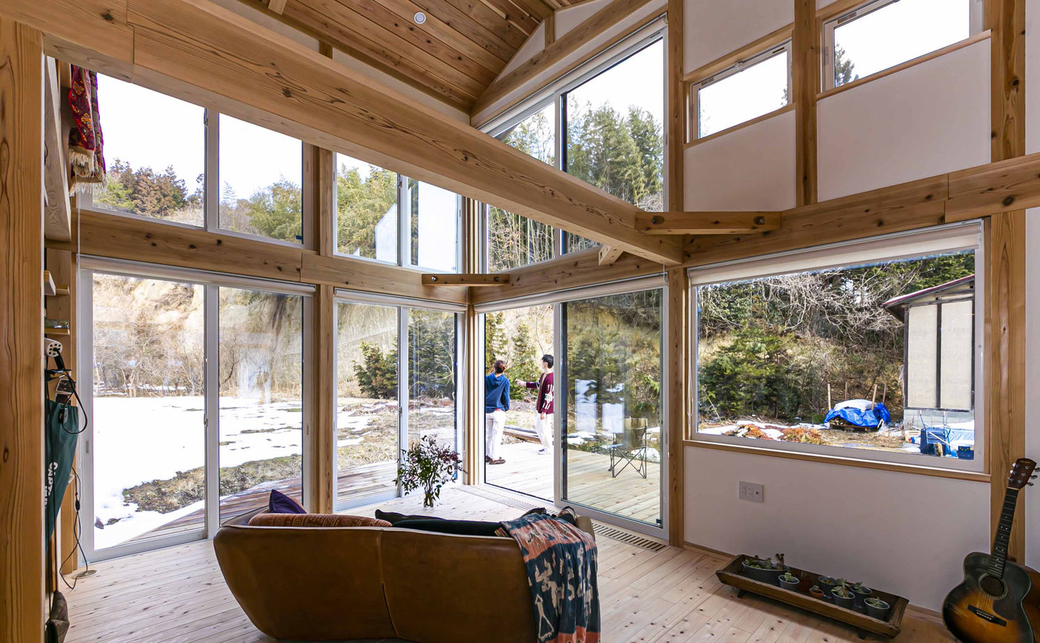 佐七建設 まるで別世界。空を、風を、季節の移り変わりを感じて暮らす。炎を囲み、自然との調和を楽しむ住まいの建築実例画像17