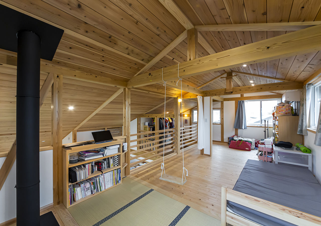 佐七建設 薪ストーブと畳リビングの暮らし。壁付けキッチンを採用し空間に十分なゆとりを設けた自然素材の住まいの建築実例画像9