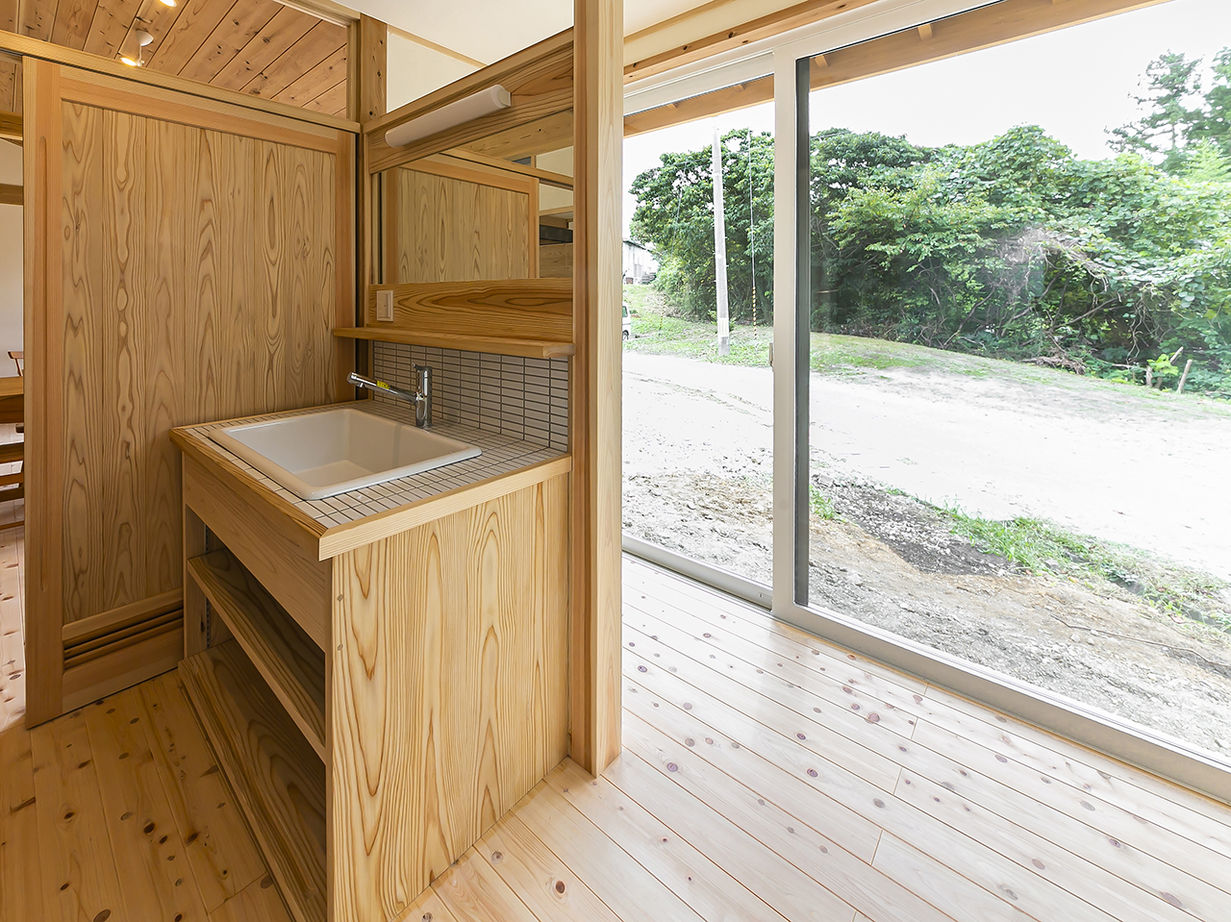 佐七建設 親子5人が暮らす、国産無垢材と塗り壁、自然素材の平屋造。南面にサンルームを配し、雨天時の洗濯も便利の建築実例画像6