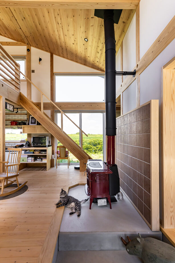 佐七建設 【3LDK+S/31坪/平屋ライク】薪ストーブの炎がゆらぎ、猫とまどろむ。自然素材とともにある、なごみの家の建築実例画像3