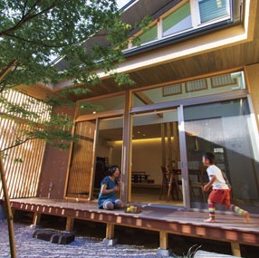 斉藤工務店 【2000万円台/4人家族/5LDK36坪/平屋ベース2階建】庭を囲んで、家族がつながる 休日が楽しみな自慢の我が家の建築実例画像2