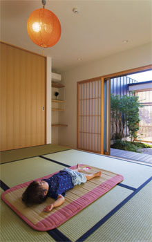 斉藤工務店 【2000万円台/4人家族/5LDK36坪/平屋ベース2階建】庭を囲んで、家族がつながる 休日が楽しみな自慢の我が家の建築実例画像3