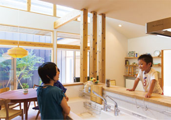 斉藤工務店 【2000万円台/4人家族/5LDK36坪/平屋ベース2階建】庭を囲んで、家族がつながる 休日が楽しみな自慢の我が家の建築実例画像4