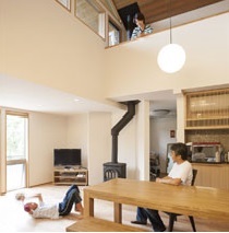 斉藤工務店 【2000万円台/3人家族/4LDK/平屋ベース36坪2階建】家族の時間をはぐくむ どこにいても繋がるリビングの建築実例画像4