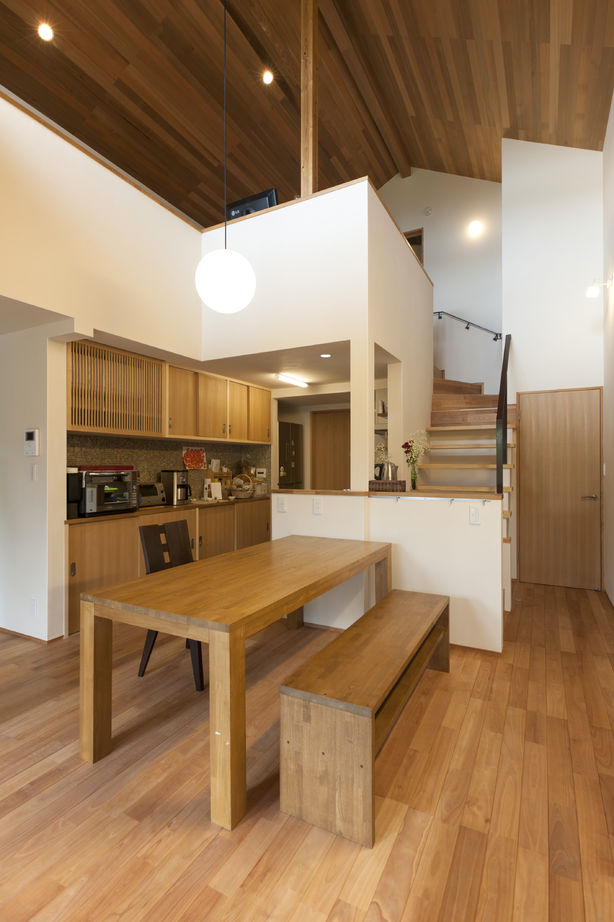 斉藤工務店 【2000万円台/3人家族/4LDK/平屋ベース36坪2階建】家族の時間をはぐくむ どこにいても繋がるリビングの建築実例画像7