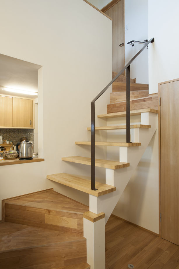 斉藤工務店 【2000万円台/3人家族/4LDK/平屋ベース36坪2階建】家族の時間をはぐくむ どこにいても繋がるリビングの建築実例画像8