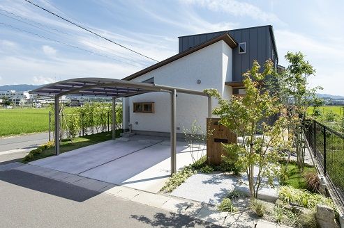 斉藤工務店 【2000万円台/4人家族/3LDK33坪/回遊性のある間取り】暮らしを照らし、景色で癒す窓辺でお喋りが毎日の風景の建築実例画像2