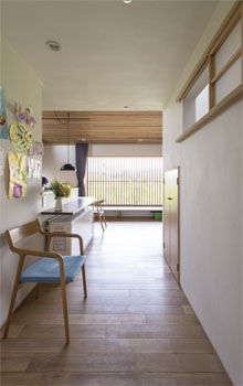 斉藤工務店 【2000万円台/4人家族/3LDK33坪/回遊性のある間取り】暮らしを照らし、景色で癒す窓辺でお喋りが毎日の風景の建築実例画像3