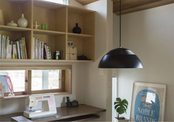 斉藤工務店 【2000万円台/4人家族/3LDK33坪/回遊性のある間取り】暮らしを照らし、景色で癒す窓辺でお喋りが毎日の風景の建築実例画像4