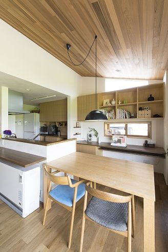 斉藤工務店 【2000万円台/4人家族/3LDK33坪/回遊性のある間取り】暮らしを照らし、景色で癒す窓辺でお喋りが毎日の風景の建築実例画像7