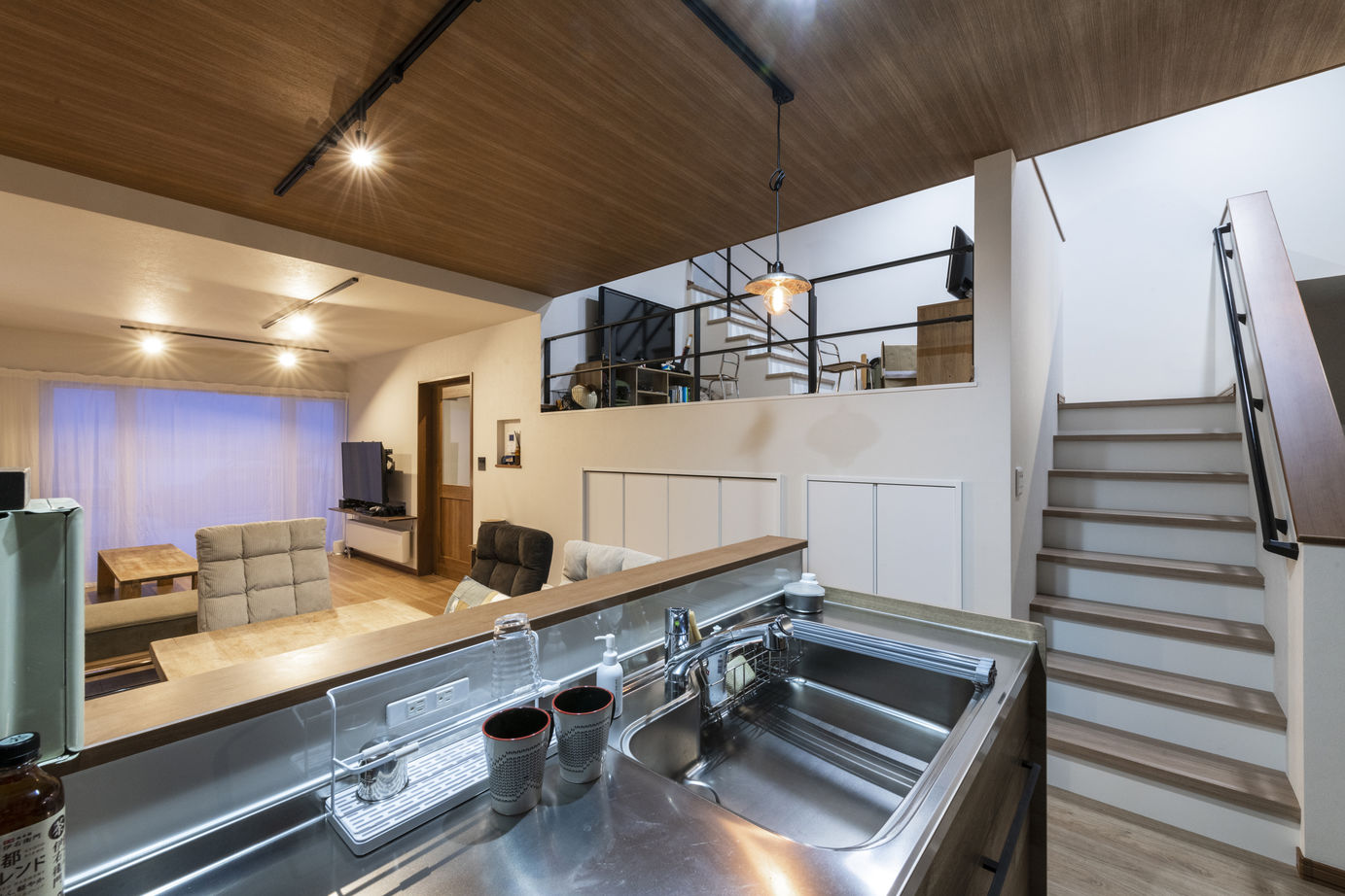 DAhome　(ディーエーホーム) 間取り図有　砂川　ガレージから始まる家づくり。ビルドインガレージと１．５階で家族が共に暮らしを楽しむの建築実例画像