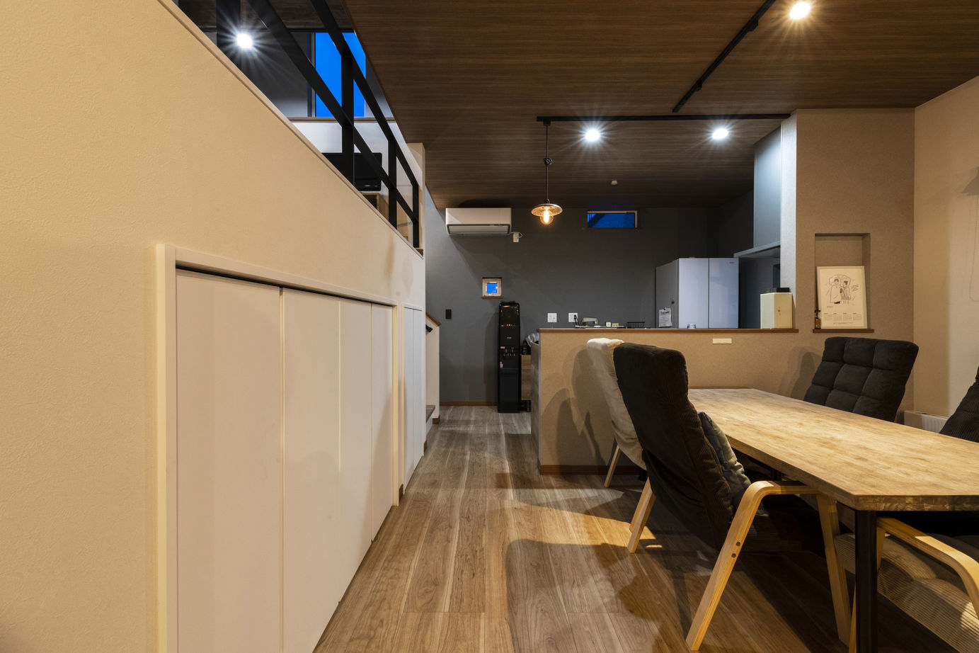 DAhome　(ディーエーホーム) 間取り図有　砂川　ガレージから始まる家づくり。ビルドインガレージと１．５階で家族が共に暮らしを楽しむの建築実例画像17