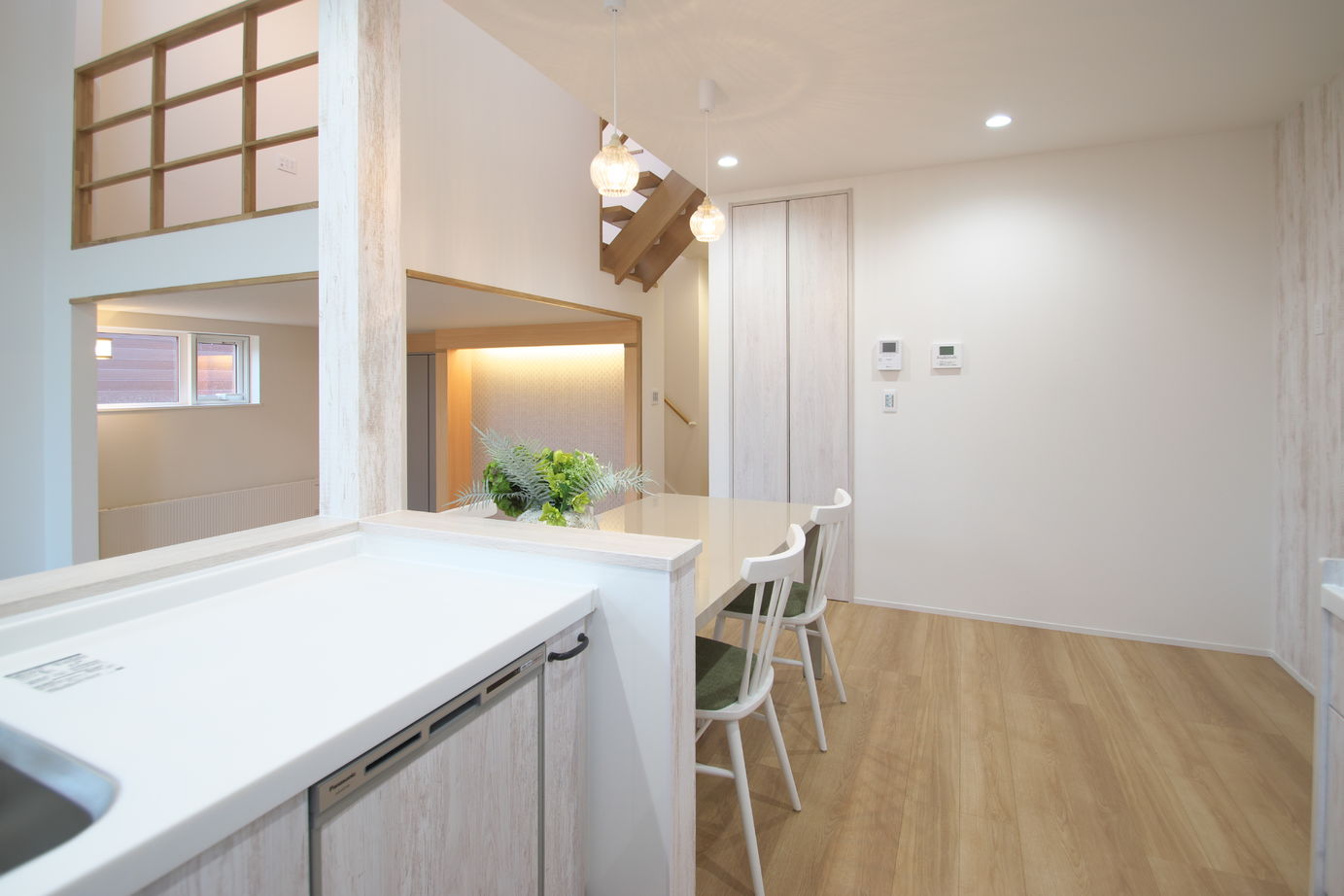 DAhome　(ディーエーホーム) 和モダンとスキップフロアが織りなす、家族がつながる心地よい空間づくりの建築実例画像2