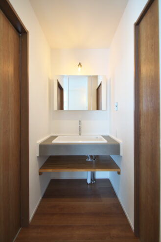 DAhome　(ディーエーホーム) 田園に囲まれた山々を望む敷地にカフェテイストの住空間。のどかを楽しむ吹き抜けのある住まいの建築実例画像9