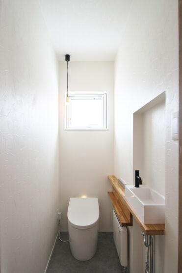 DAhome　(ディーエーホーム) 田園に囲まれた山々を望む敷地にカフェテイストの住空間。のどかを楽しむ吹き抜けのある住まいの建築実例画像10