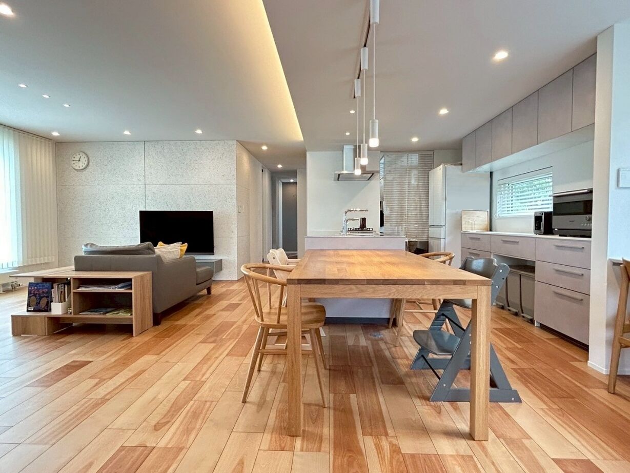 DAhome　(ディーエーホーム) 素材を大事にした、シンプルさと暮らしやすさを備えた、開放感あふれる平屋の住まいの建築実例画像