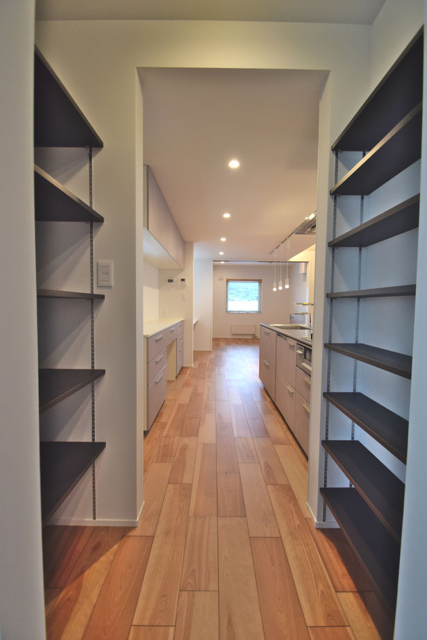 DAhome　(ディーエーホーム) 素材を大事にした、シンプルさと暮らしやすさを備えた、開放感あふれる平屋の住まいの建築実例画像8