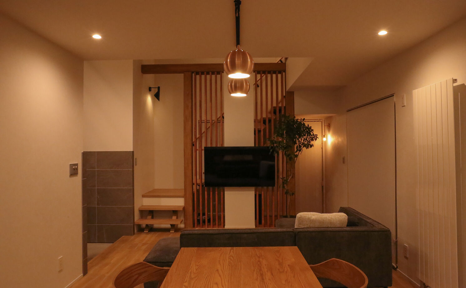 DAhome　(ディーエーホーム) 間取り図有　薪ストーブのある土間とリビングがつながる、木×アイアンがモダンなくつろぎ空間の建築実例画像6