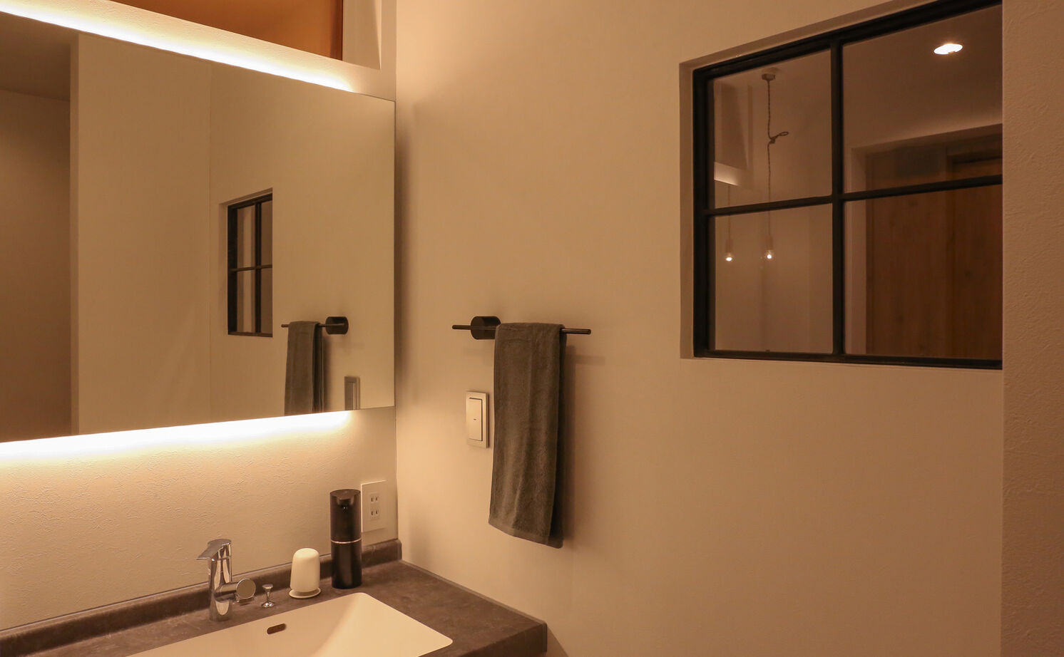 DAhome　(ディーエーホーム) 間取り図有　薪ストーブのある土間とリビングがつながる、木×アイアンがモダンなくつろぎ空間の建築実例画像10