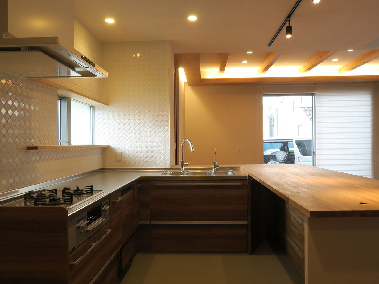 厚見建設工業 【2000万円台/岐阜市/間取り図有】造作キッチン、ボルダリング壁、中庭、わくわくが詰まった家の建築実例画像2