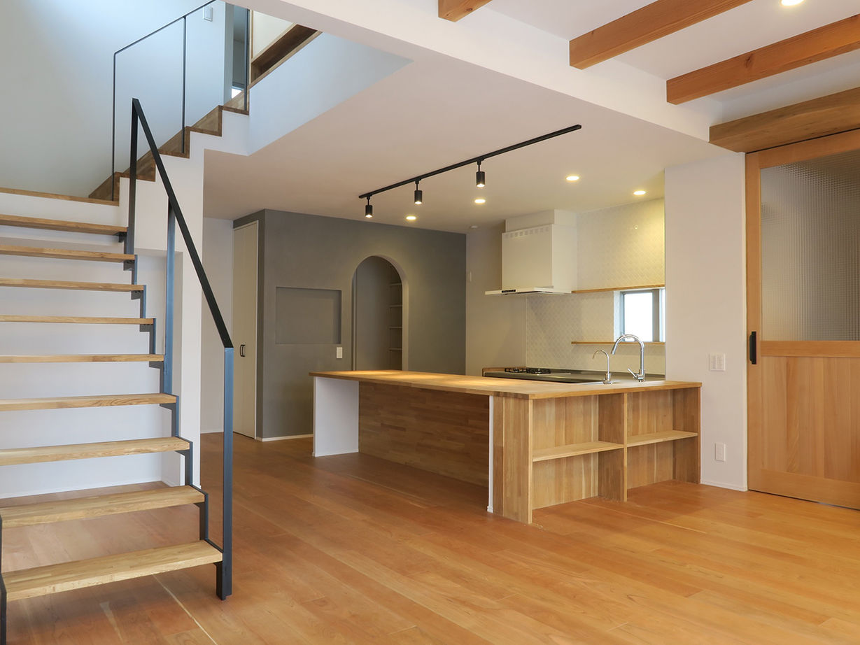 厚見建設工業 【2000万円台/岐阜市/間取り図有】造作キッチン、ボルダリング壁、中庭、わくわくが詰まった家の建築実例画像3