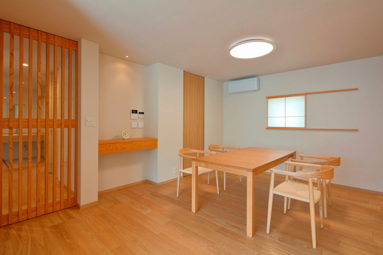 厚見建設工業 【平屋/インナーガレージ/間取図有】北棟＋南棟、2棟構成。シンプル＆品格を纏う大人のための平屋の建築実例画像3