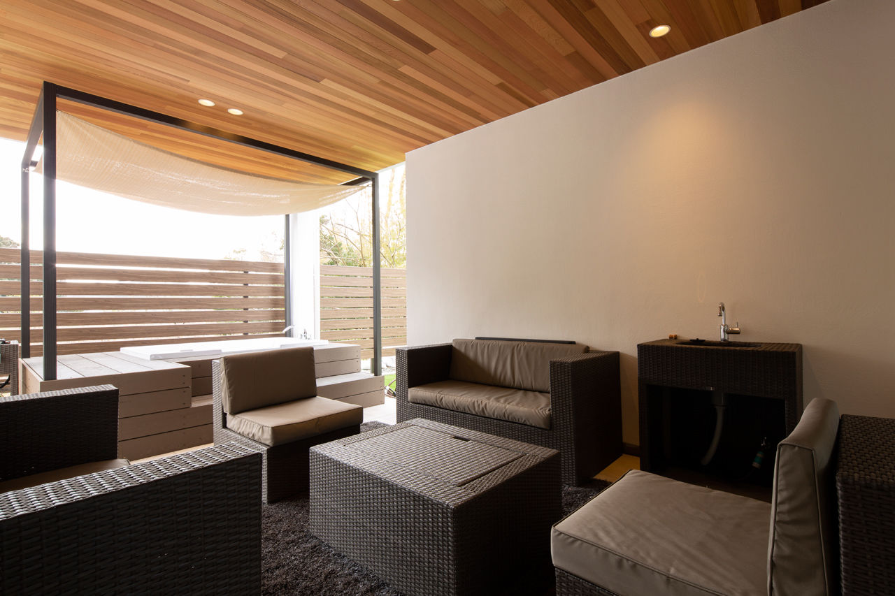 vacances東海 by stylecasa 【浜松市｜ビルトインガレージ×50坪｜間取り有】迎賓の間を1階に、絶景ダイニングを2階に構えた湖畔の邸宅の建築実例画像5