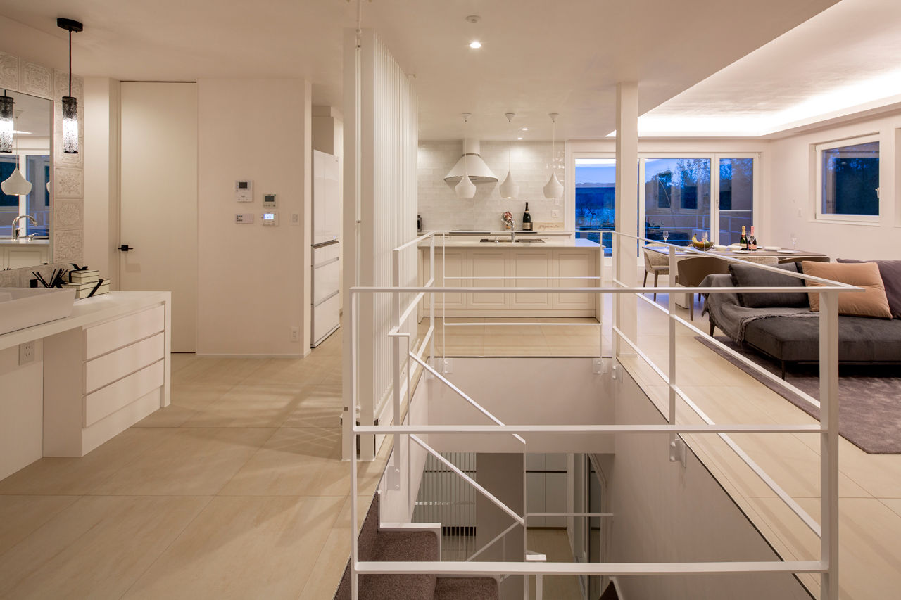 vacances東海 by stylecasa 【浜松市｜ビルトインガレージ×50坪｜間取り有】迎賓の間を1階に、絶景ダイニングを2階に構えた湖畔の邸宅の建築実例画像8