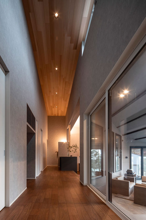 vacances東海 by stylecasa 【静岡県｜平屋×ビルトインガレージ×68坪｜間取り有】大自然の傾斜地を生かしたスキップフロアで視線広々の建築実例画像5