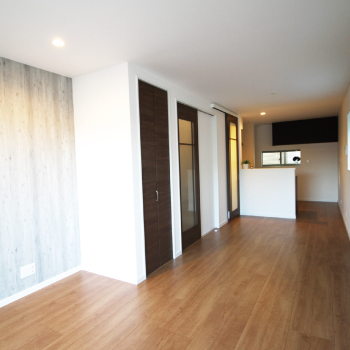 アトリエ・クラッセ 一級建築士事務所 京都・宇治│1000万円台｜25坪台｜間取図　狭小地でも駐車場を確保！理想的なかっこいい3階建ての家の建築実例画像2