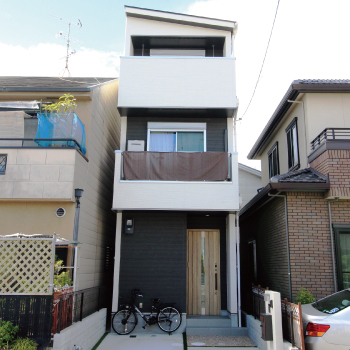 アトリエ・クラッセ 一級建築士事務所 京都・宇治│1000万円台｜25坪台｜間取図　狭小地でも駐車場を確保！理想的なかっこいい3階建ての家の建築実例画像10