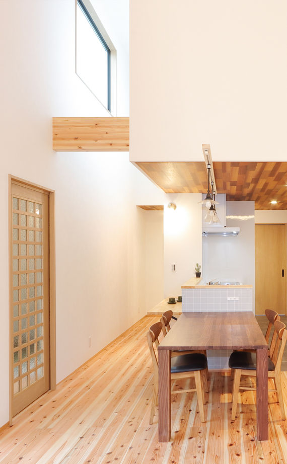 アトリエ・クラッセ 一級建築士事務所 京都｜1500万円～2000万円　平屋のようなどっしりとした重厚感のあるフォルムが美しい住まいの建築実例画像4