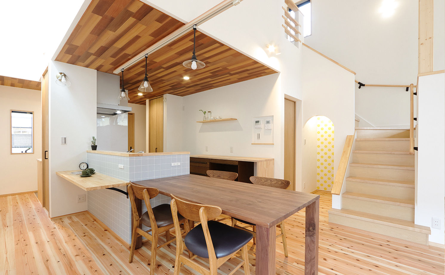 アトリエ・クラッセ 一級建築士事務所 京都｜1500万円～2000万円　平屋のようなどっしりとした重厚感のあるフォルムが美しい住まいの建築実例画像5