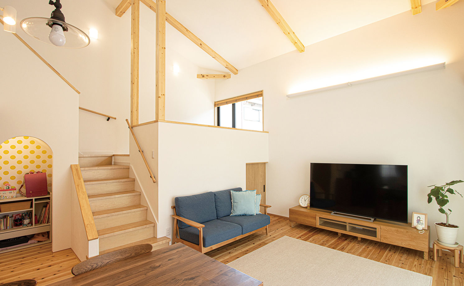 アトリエ・クラッセ 一級建築士事務所 京都｜1500万円～2000万円　平屋のようなどっしりとした重厚感のあるフォルムが美しい住まいの建築実例画像6