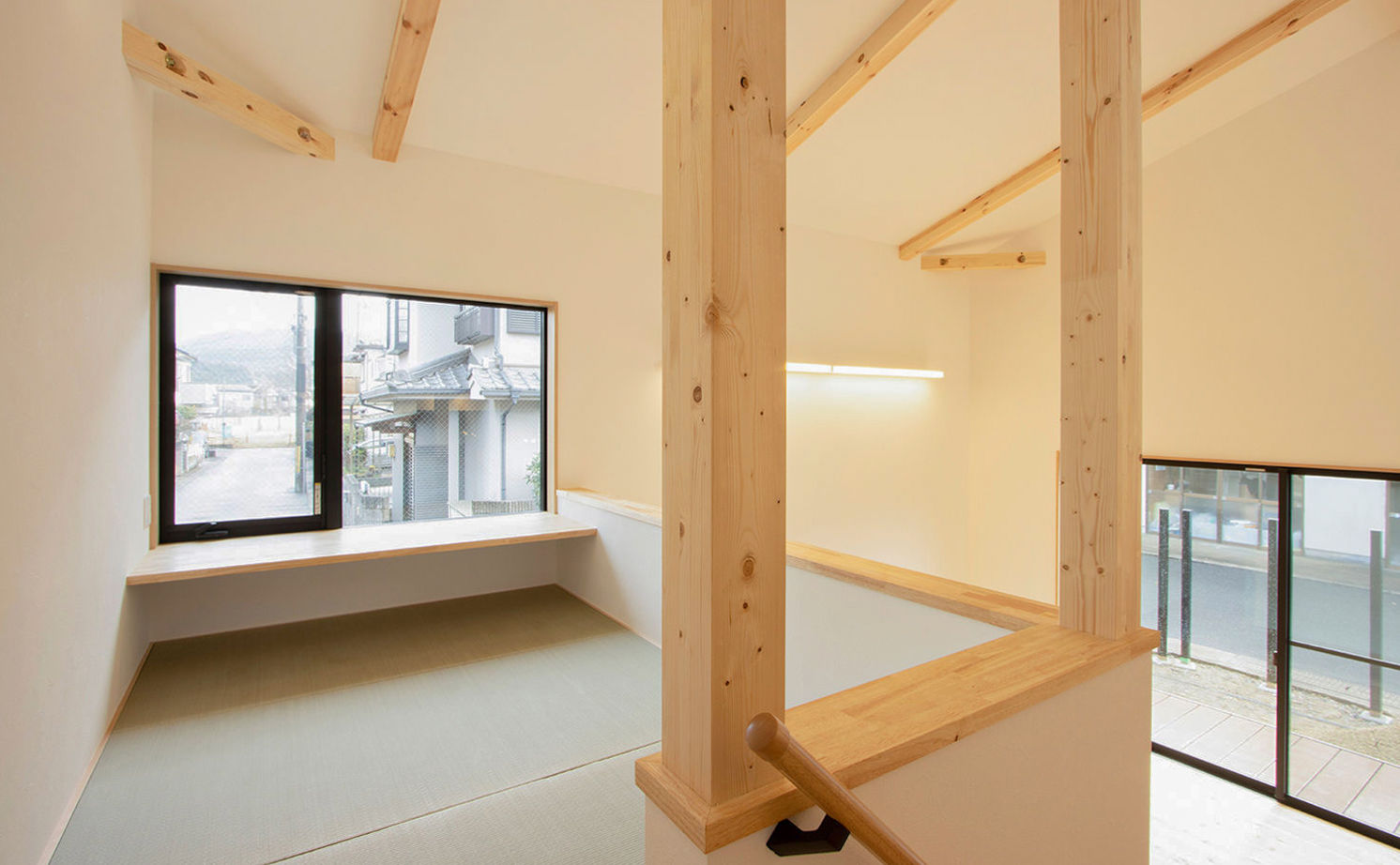 アトリエ・クラッセ 一級建築士事務所 京都｜1500万円～2000万円　平屋のようなどっしりとした重厚感のあるフォルムが美しい住まいの建築実例画像8