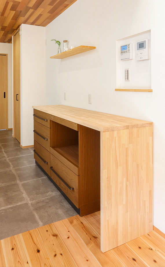 アトリエ・クラッセ 一級建築士事務所 京都｜1500万円～2000万円　平屋のようなどっしりとした重厚感のあるフォルムが美しい住まいの建築実例画像13