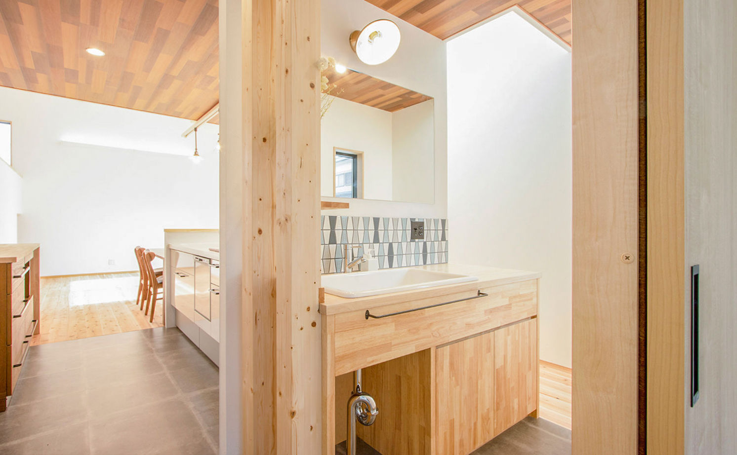 アトリエ・クラッセ 一級建築士事務所 京都｜1500万円～2000万円　平屋のようなどっしりとした重厚感のあるフォルムが美しい住まいの建築実例画像14