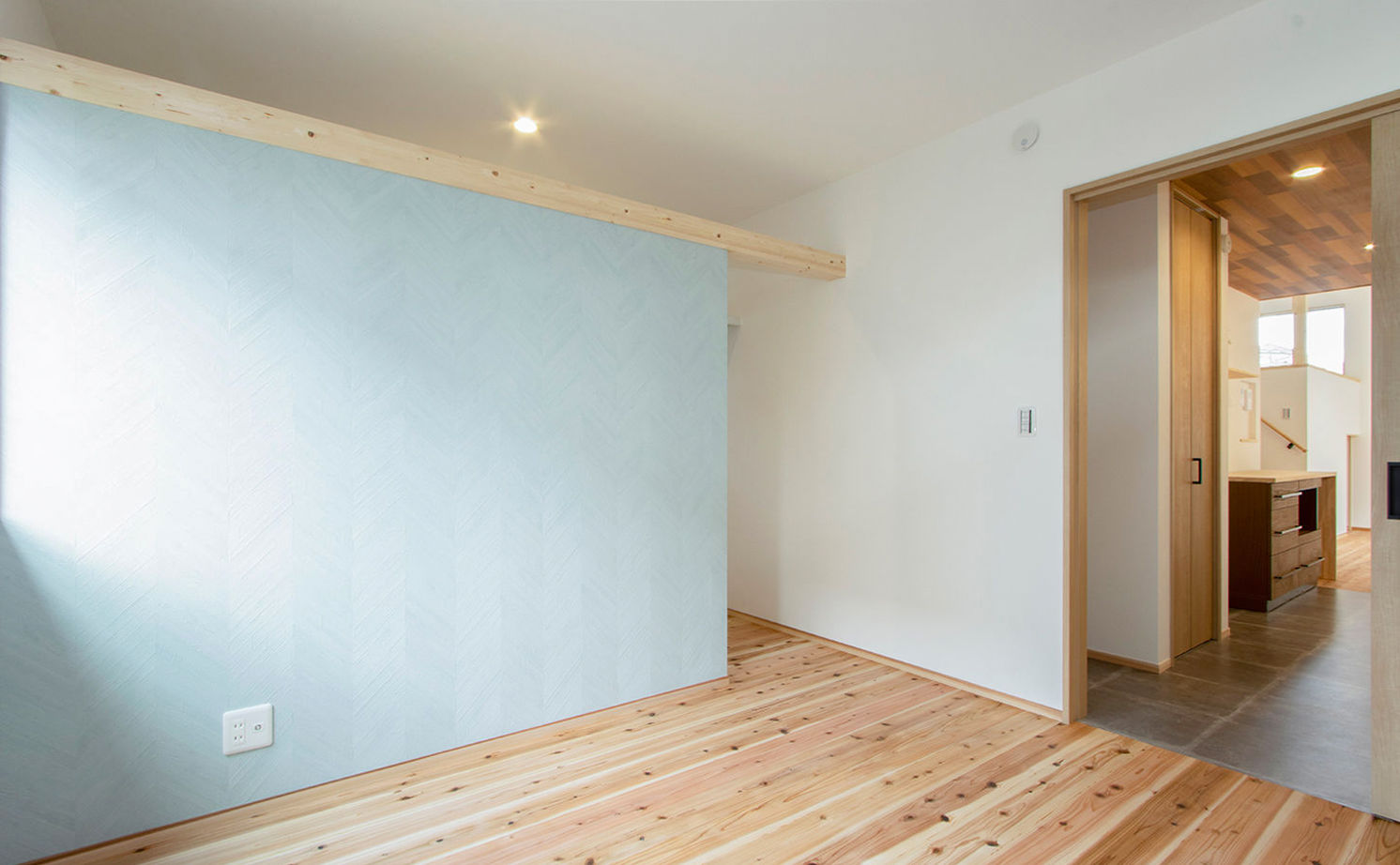 アトリエ・クラッセ 一級建築士事務所 京都｜1500万円～2000万円　平屋のようなどっしりとした重厚感のあるフォルムが美しい住まいの建築実例画像16