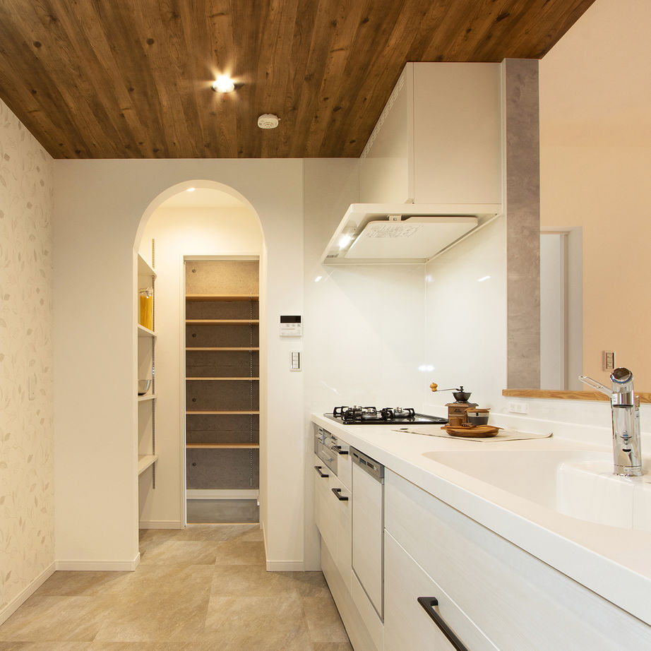 アトリエ・クラッセ 一級建築士事務所 京都・城陽｜2100万円台　中２階を設けた家族が触れ合える設計。愛猫もイキイキと暮らせる理想の住まいにの建築実例画像4